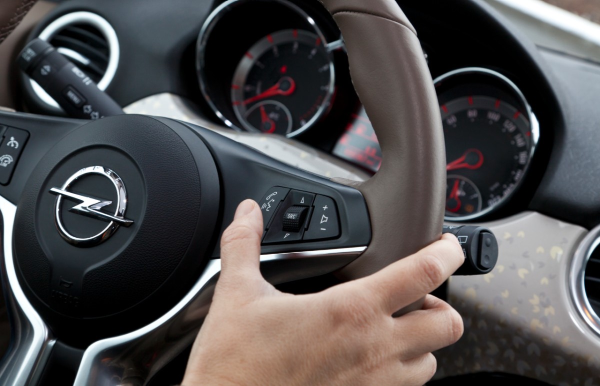 Riwal8 Blog New Opel Adam To Offer Iphone Users Siri Eyes Free Integration