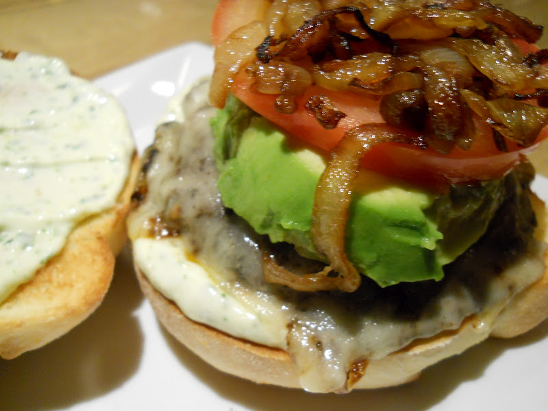 Eat cook and love Burgers de portobellinis chipotle, mayo basilic lime