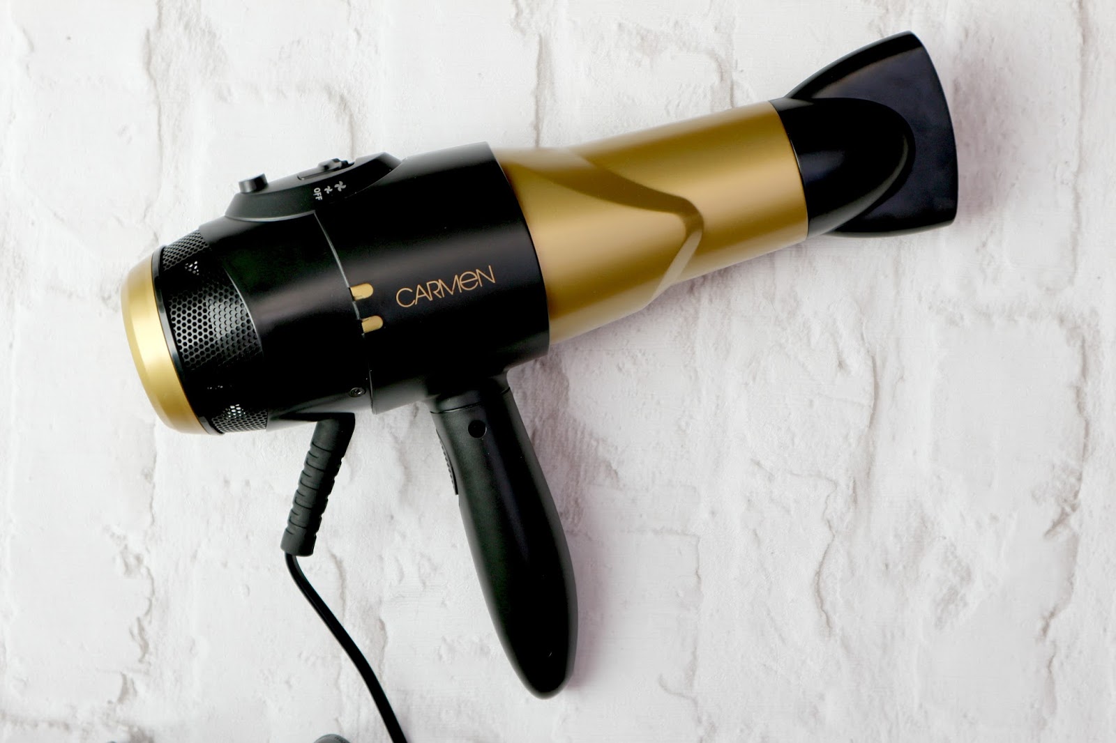 Hands-Free Hair Drying With Carmen | Ellis Tuesday