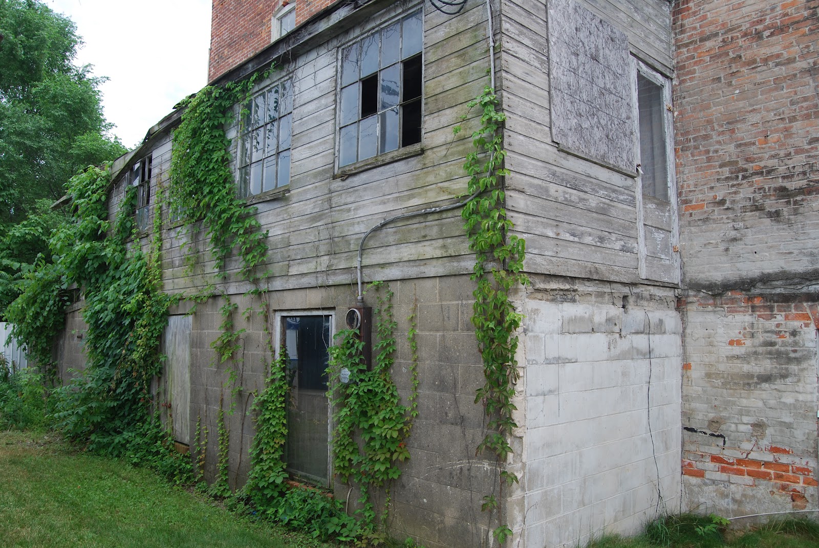 Evans Photography Old Building Hartford, MI.