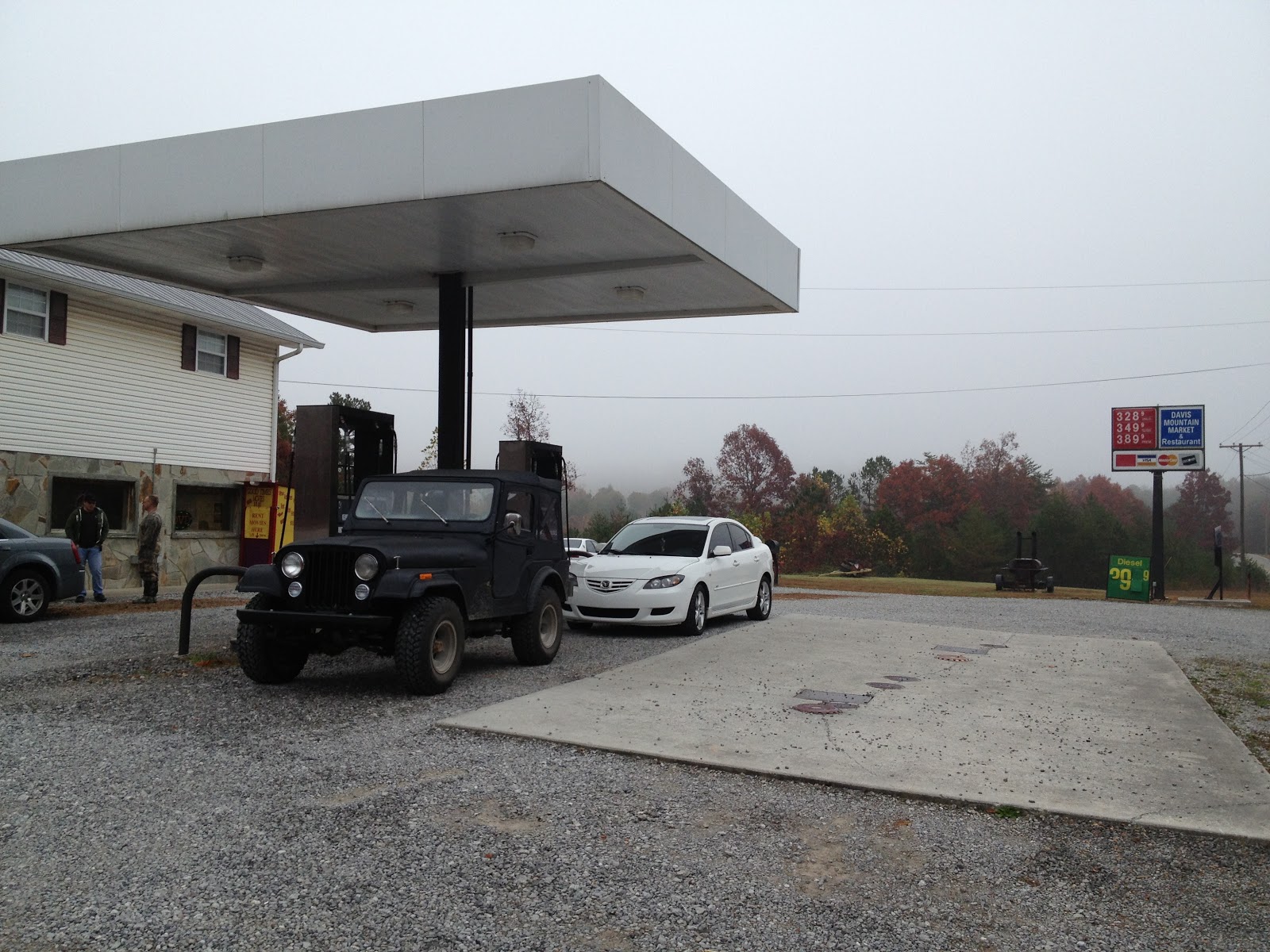 PIG OUT SPOTS Davis Mountain Market & Deli (Tellico Plains, TN)