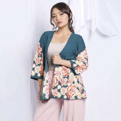 trend fashion baju artis 2019 Siti Badriah outer wanita model terbaru 2019