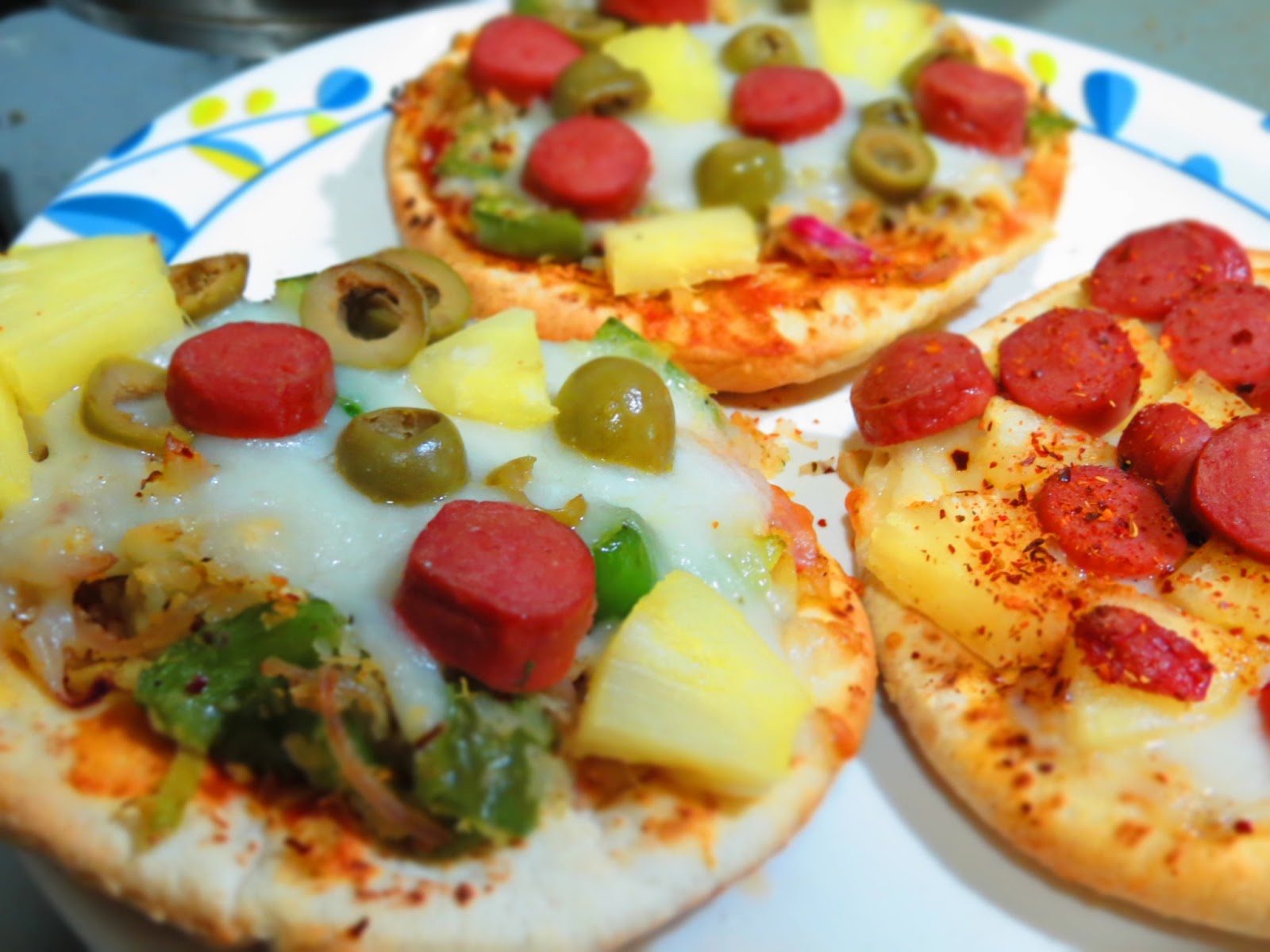 mittu cooking love Pita Pizza with Sausage and Pineapple (easy snack