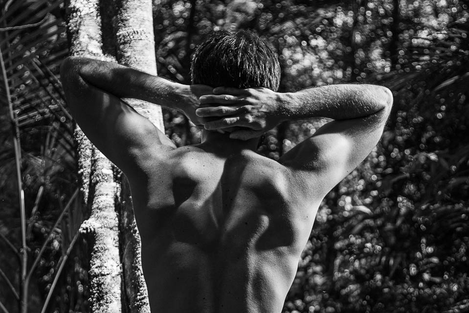 Patrick Coutinho posa para ensaio sensual na Floresta da Tijuca. Foto: Leonardo Santos