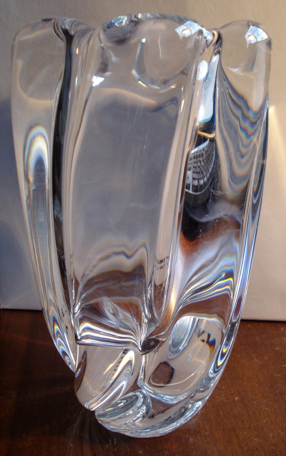 Can you identify the signature on this crystal vase? art glass