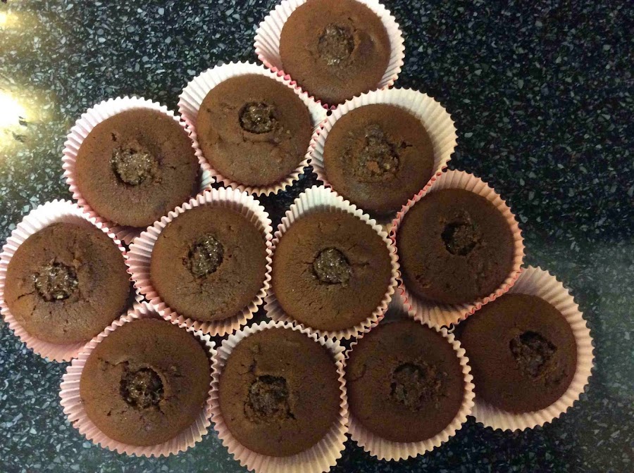 Cupcake con relleno de crujiente de avellanas