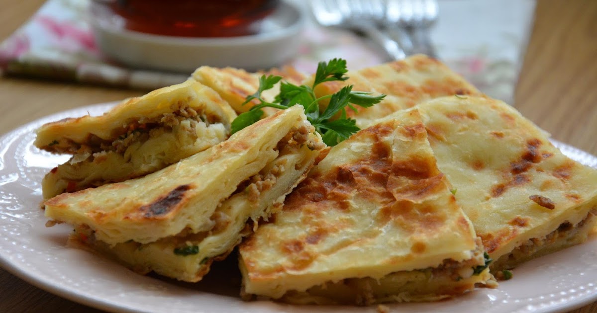 ÇİÇEK EKMEK KIYMALI BÖREK
