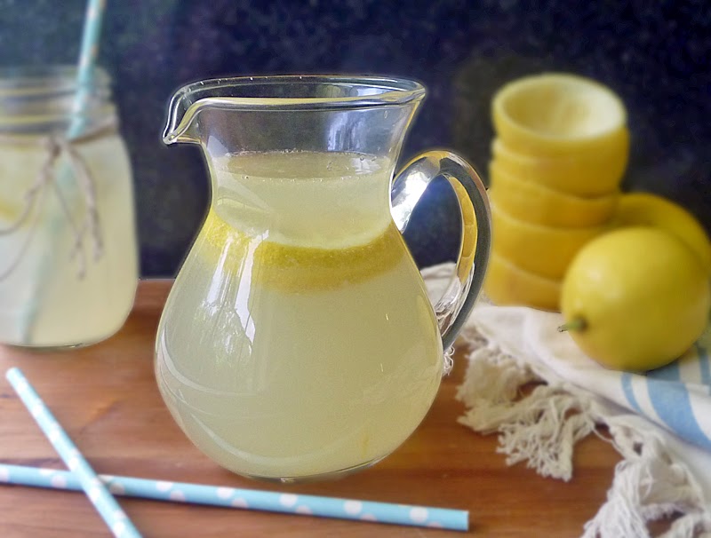 How To Make Fresh Squeezed Lemonade | by Life Tastes Good is quick and easy to make at home, and you are able to control how sweeet or tangy you make it! #SundaySupper #Homemade #LemonadeSyrup