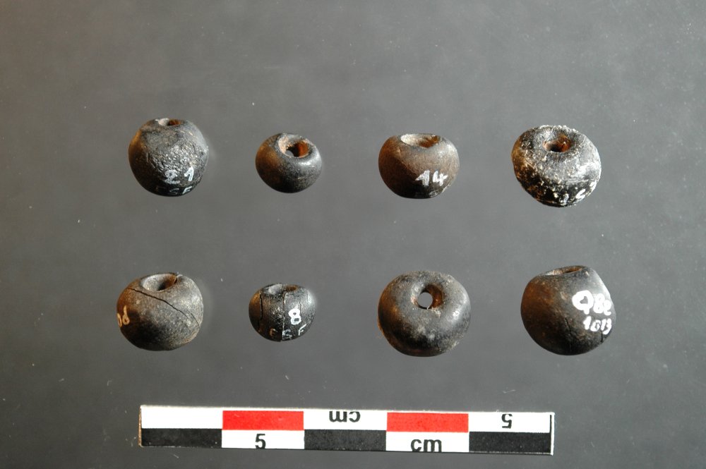 Magdalenian ornaments from Enlene cave (France)