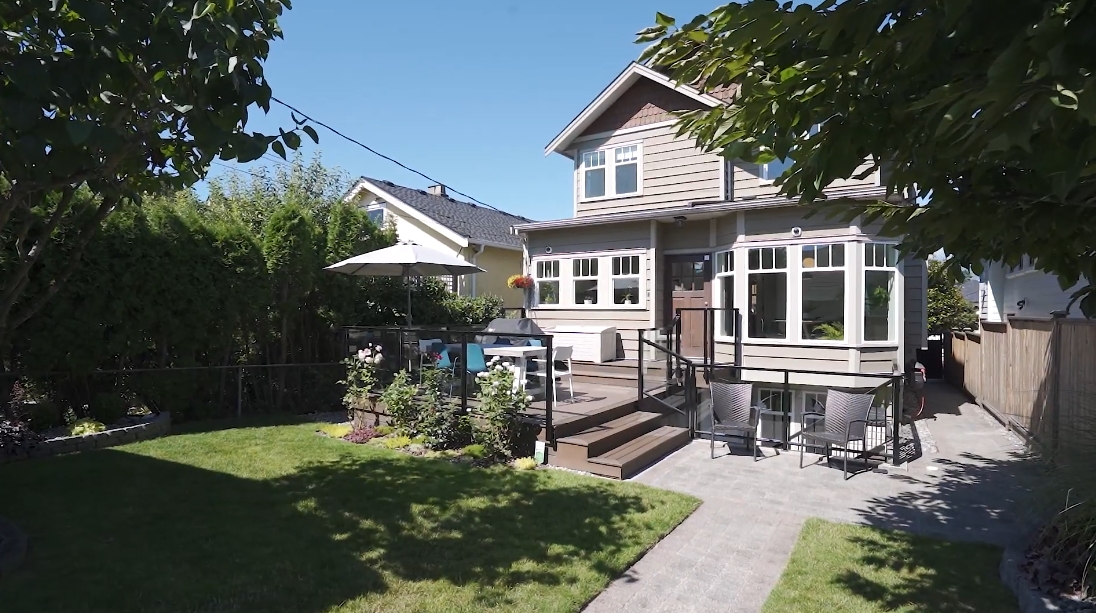 25 Photos vs. North Vancouver Luxury Home Interior Design Tour