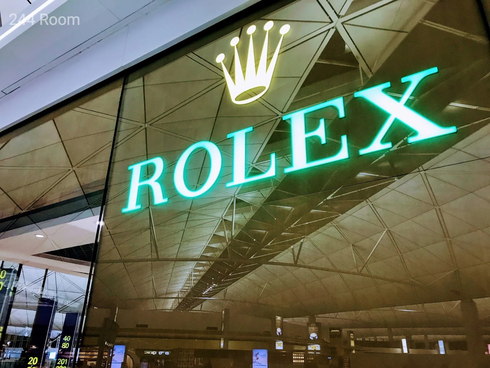 Rolex shop HKG Airport2