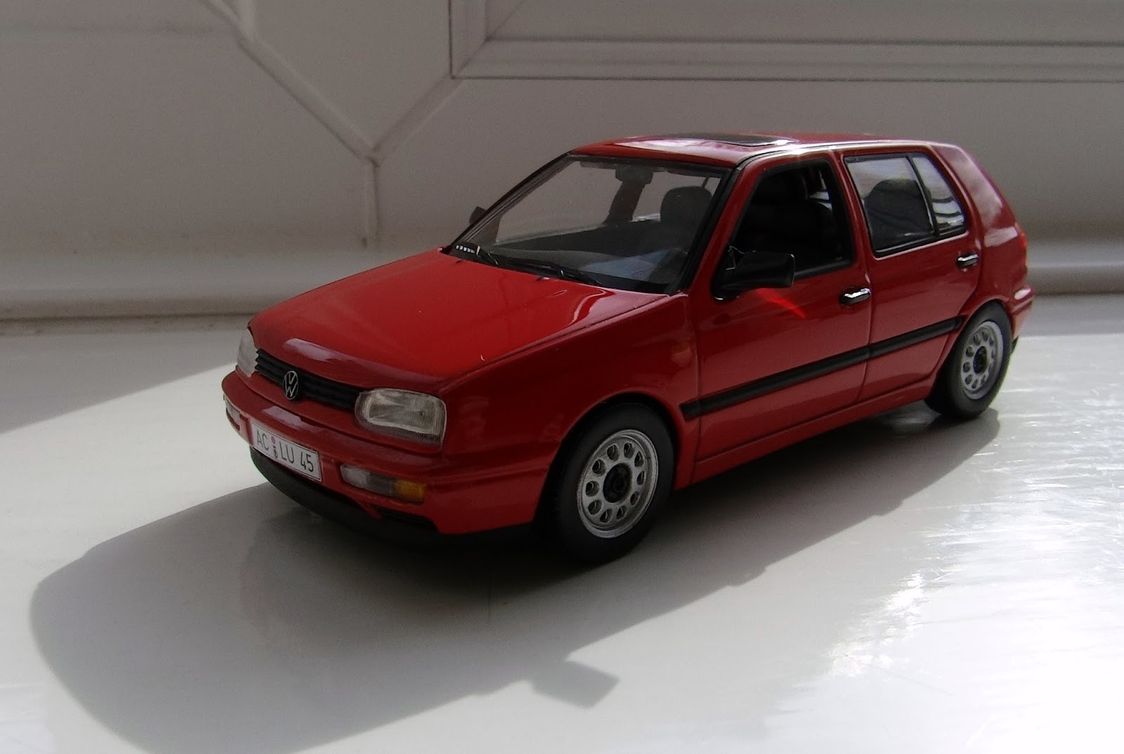 diecast-passion-volkswagen-golf-iii