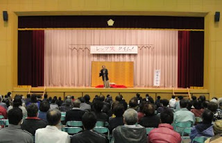三遊亭楽春の出張落語会の風景です。 三遊亭楽春の出張落語会の風景です。
