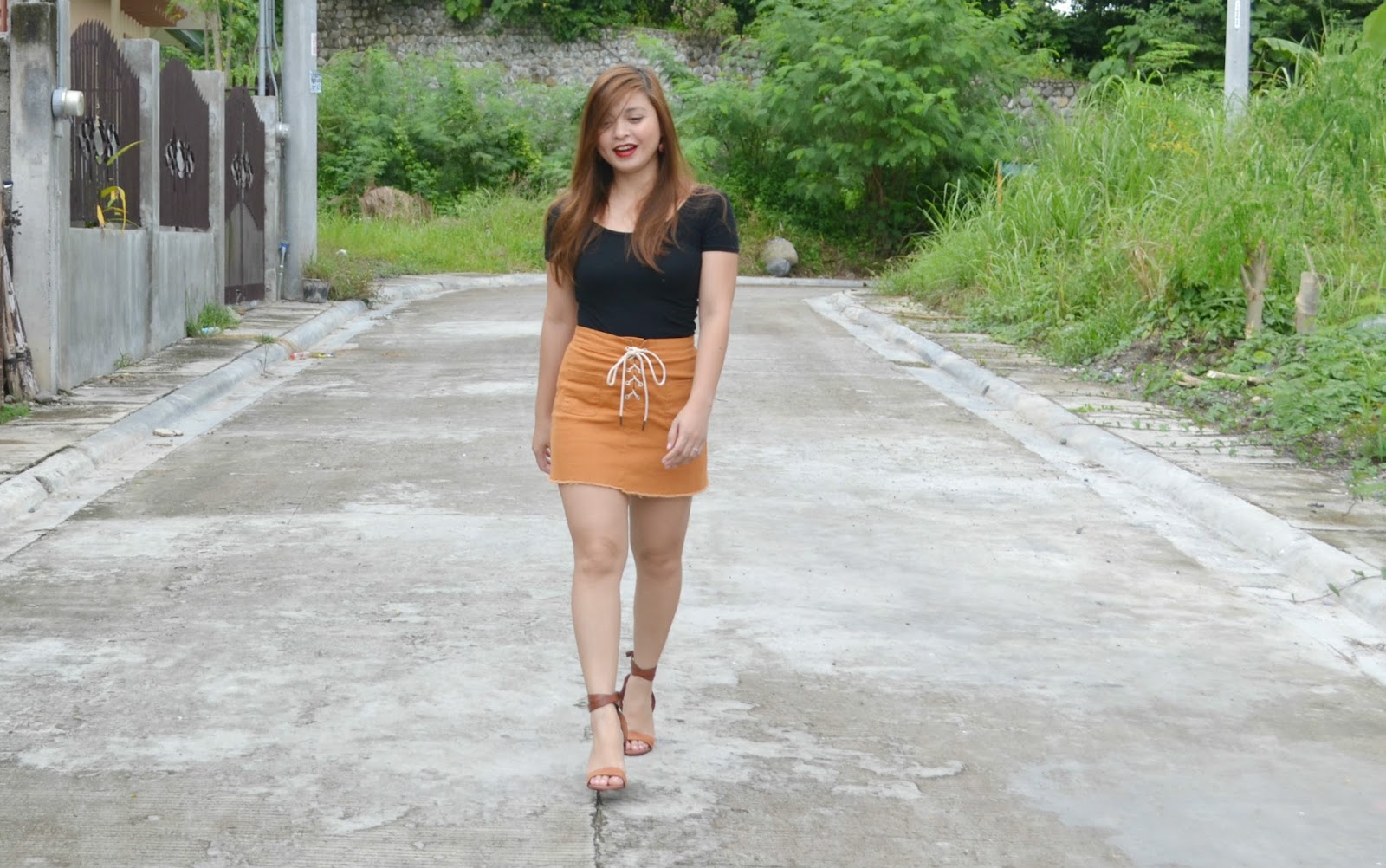 How to Wear Lace Up Skirt