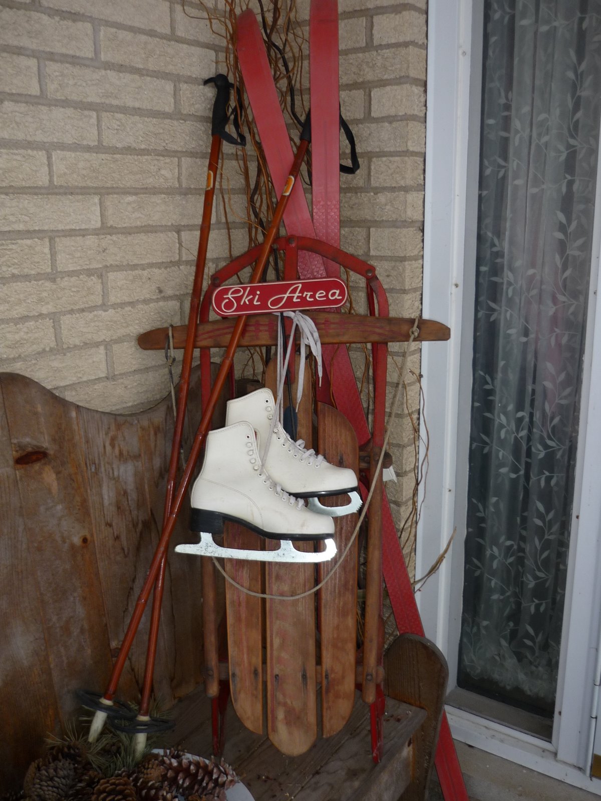 Beach Gypsies Winter Decorating with Ice Skates.......