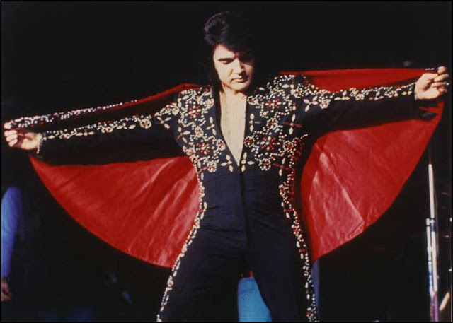 Elvis Presley capa e macacão Elvis Presley capa e macacão