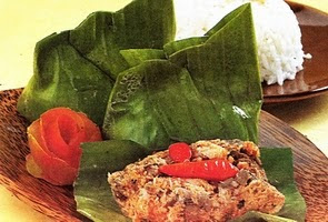 Botok Lele Tomat Hijau Botok Lele Tomat Hijau