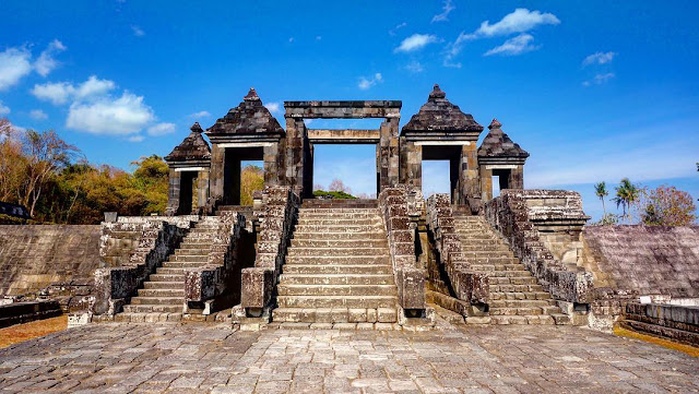 Panduan Lengkap Wisata Candi Ratu Boko, Yogyakarta - Foto, Sejarah, Lokasi, Harga dan Fasilitas Panduan Lengkap Wisata Candi Ratu Boko, Yogyakarta - Foto, Sejarah, Lokasi, Harga dan Fasilitas