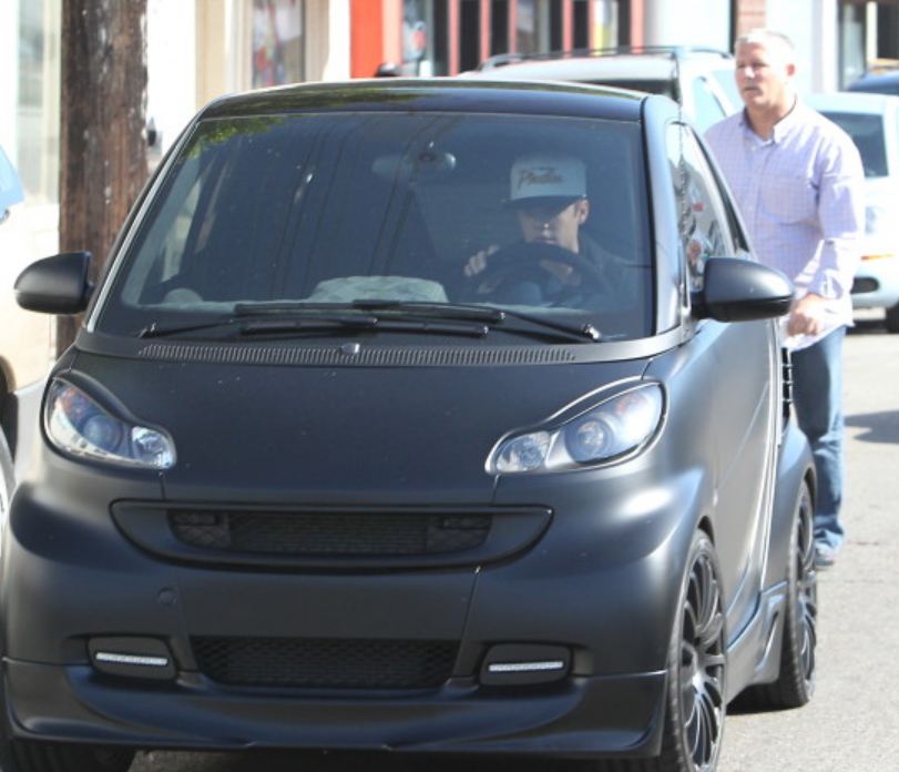 InfoStar Celebrity PHOTOS Justin Bieber Buys a Smart Car, Paints it