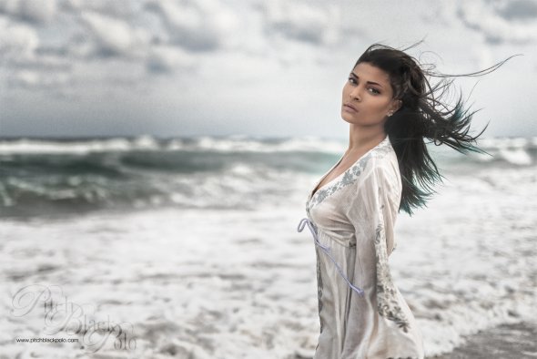 As belas e sensuais modelos na praia nas fotografias de Mark Crislip Mark Crislip 500px arte fotografia mulheres modelos fashion sensual praia mar biquini