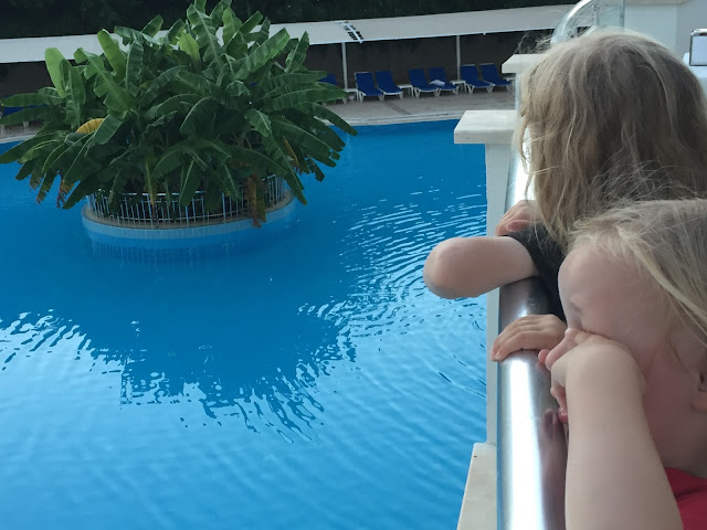 Side Serenis - Pool Side Serenis - Pool