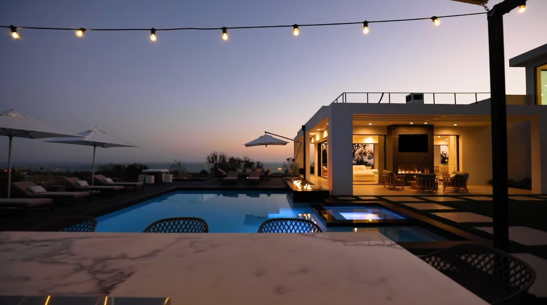 43 Interior Design Photos vs. 5944 Filaree Heights Rd, Malibu Luxury Home Tour