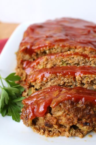 When you make meatloaf in your slow cooker you are guaranteed to enjoy an incredibly moist and flavorful ground beef dish for your next weeknight dinner.