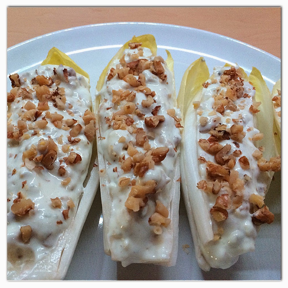 ApfelStrudel Kuchen: Endivias Rellenas de Mousse de Queso Azul y Nueces ...