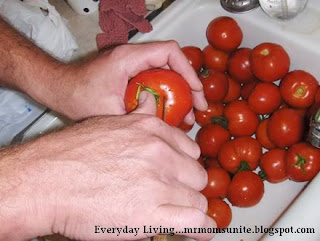 Photo of coring tomato