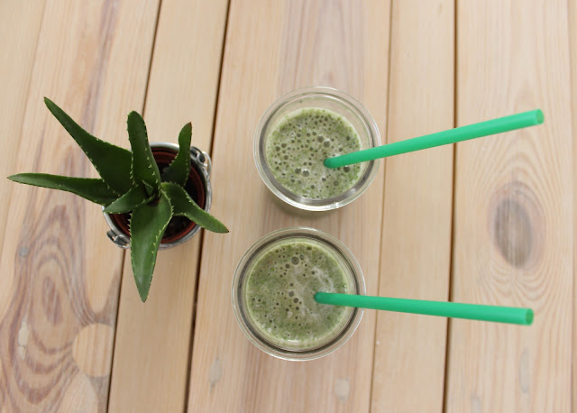 TheBlondeLion Recipe Food Green Smoothie http://www.theblondelion.com/2015/06/food-easy-and-refreshing-green-smoothie.html