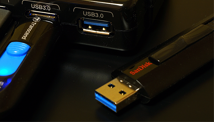 USBポートには「USB3.0」の表記がある
