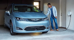 pacifica hybrid chrysler ev ces testdriven tv debut plug source slideshow