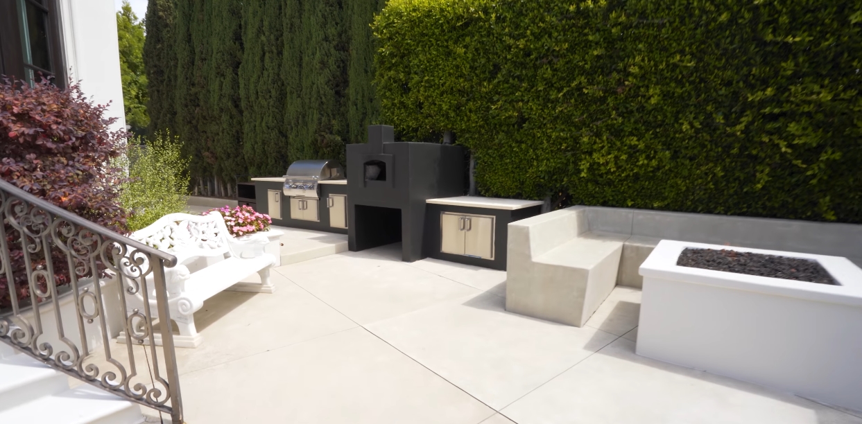 27 Interior Design Photos vs. Tour 1124 Marilyn Dr, Beverly Hills, CA