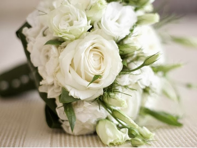 White Rose With Lisianthus