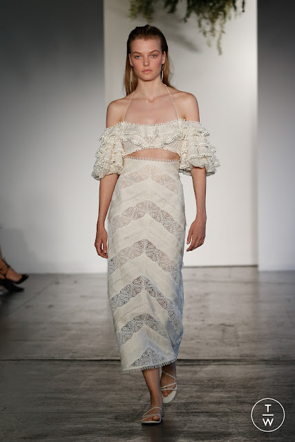 estilo, moda, estilo argentina, moda argentina, asesoramiento imagen hombres mujeres, asesora de imagen, asesoría imagen, orden placard, como vestir, personal shopper, escuela, imagen, moda, lifestyle, tendencias, tendencias argentina, moda y tendencias, noticias moda, construyendo estilo, noticias moda argentina, que se usa verano 2018, tendencias verano 2018 tendencias, primavera verano 18, moda, fashion, tendencia asimetrica, tendencia flores, tendencia transparencias, vestidos fluidos, off shoulders, pantalones extra largos, chanel, valentino, tendencia rayas