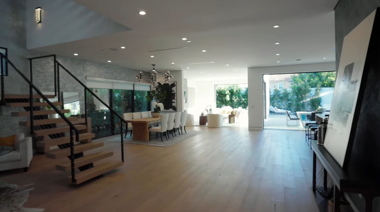 39 Photos vs. Inside a $4,000,000 Modern Mansion in Los Angeles with an INSANE Rooftop Deck! - Luxury Home & Interior Design Video Tour 39 Photos vs. Inside a $4,000,000 Modern Mansion in Los Angeles with an INSANE Rooftop Deck! - Luxury Home & Interior Design Video Tour