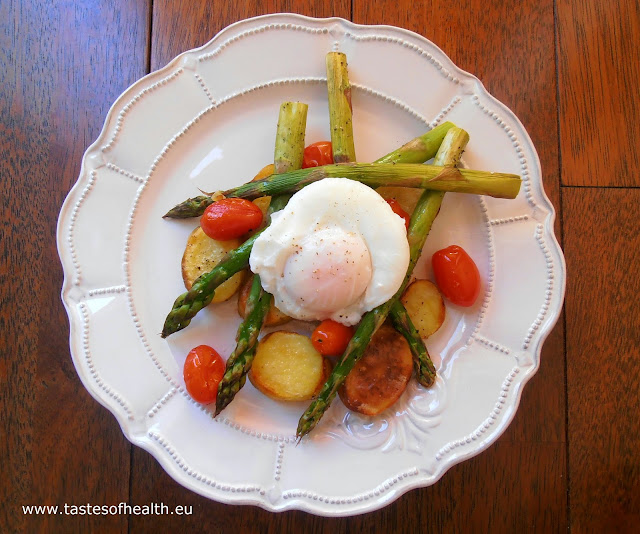 How to cook asparagus, asparagus, roasted asparagus, poached eggs recipe, perfect poached egg, vegetarian