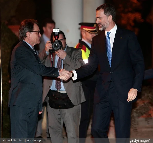 King Felipe VI of Spain shakes hands with the President of Catalonia's regional government Artur Mas (L) during the gala dinner for 'Mobile World Capital Barcelona' and 'GSMA' at the Palau de Pedralbes