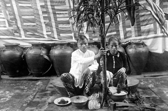 Perkawinan Menurut Adat dan Tradisi Suku Dayak Ngaju Perkawinan Menurut Adat dan Tradisi Suku Dayak Ngaju
