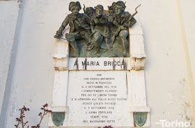 The monument to Maria Bricca, in bronze, again shows her at the forefront of the assault in Pianezza castle