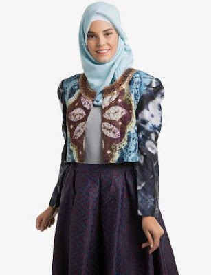 Desain baju batik atasan wanita berjilbab Desain baju batik atasan wanita berjilbab