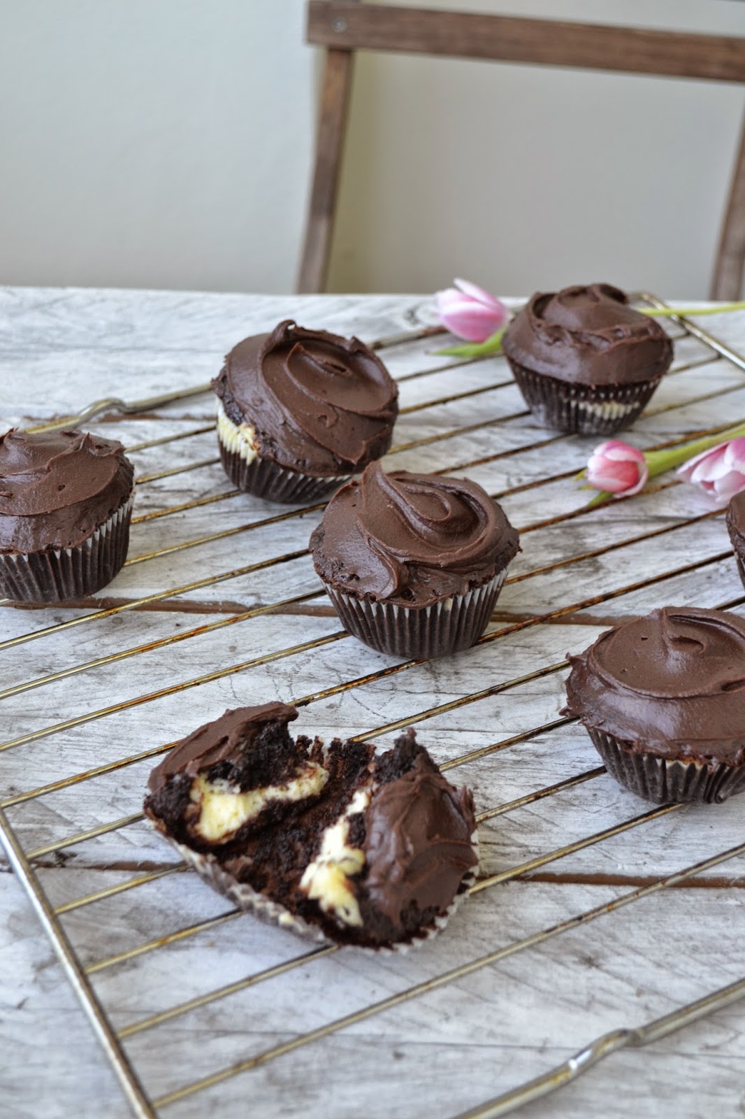 Chocolate-Cheesecake Cupcakes mit Schokofrosting - The Recipe Suitcase