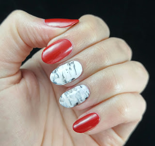 Marble Christmas nails