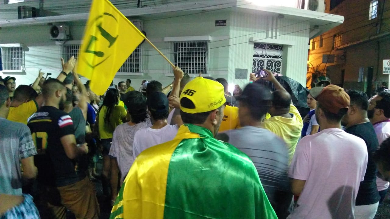 Eleitores de Bolsonaro festejam a vitória no centro de Jacobina