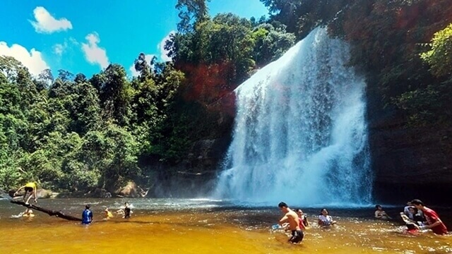Wisata Air Terjun dengan pemandangan menakjubkan Wisata Air Terjun dengan pemandangan menakjubkan