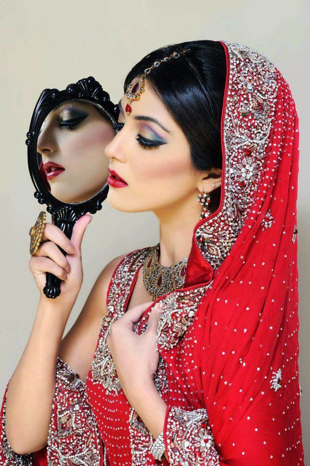 Bridals And Grooms: Maya Ali Beautiful Bridal dress and Jewelry collection