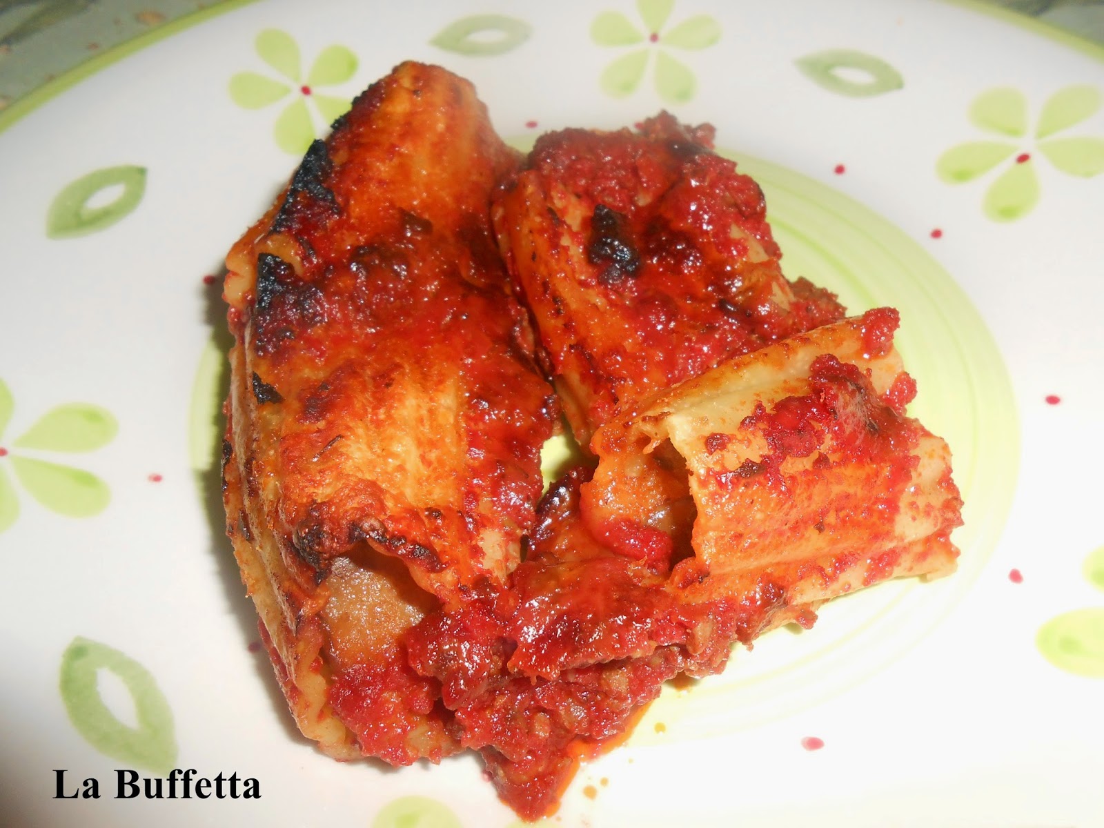 paccheri ripieni di funghi al ragu' di salsiccia