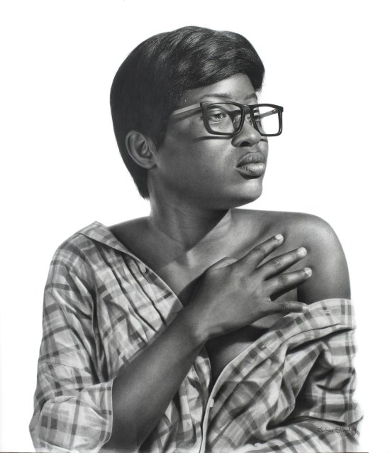 Os incríveis desenhos hiper-realistas a lápis de Arinze Stanley Arinze Stanley arte desenhos hiper-realistas preto e branco lápis negros sociedade