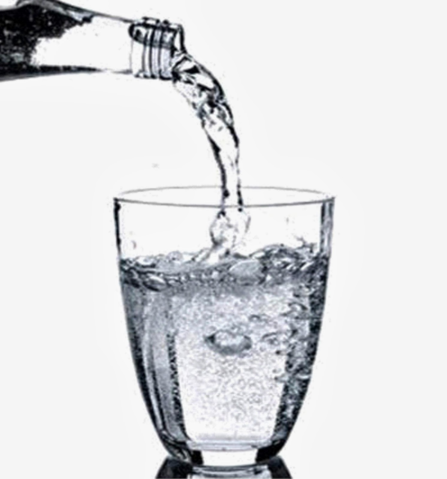 Налить в стакан половину воды. Стакан воды. Бокалы для воды. Зарисовки воды. Стакан воды Эстетика.