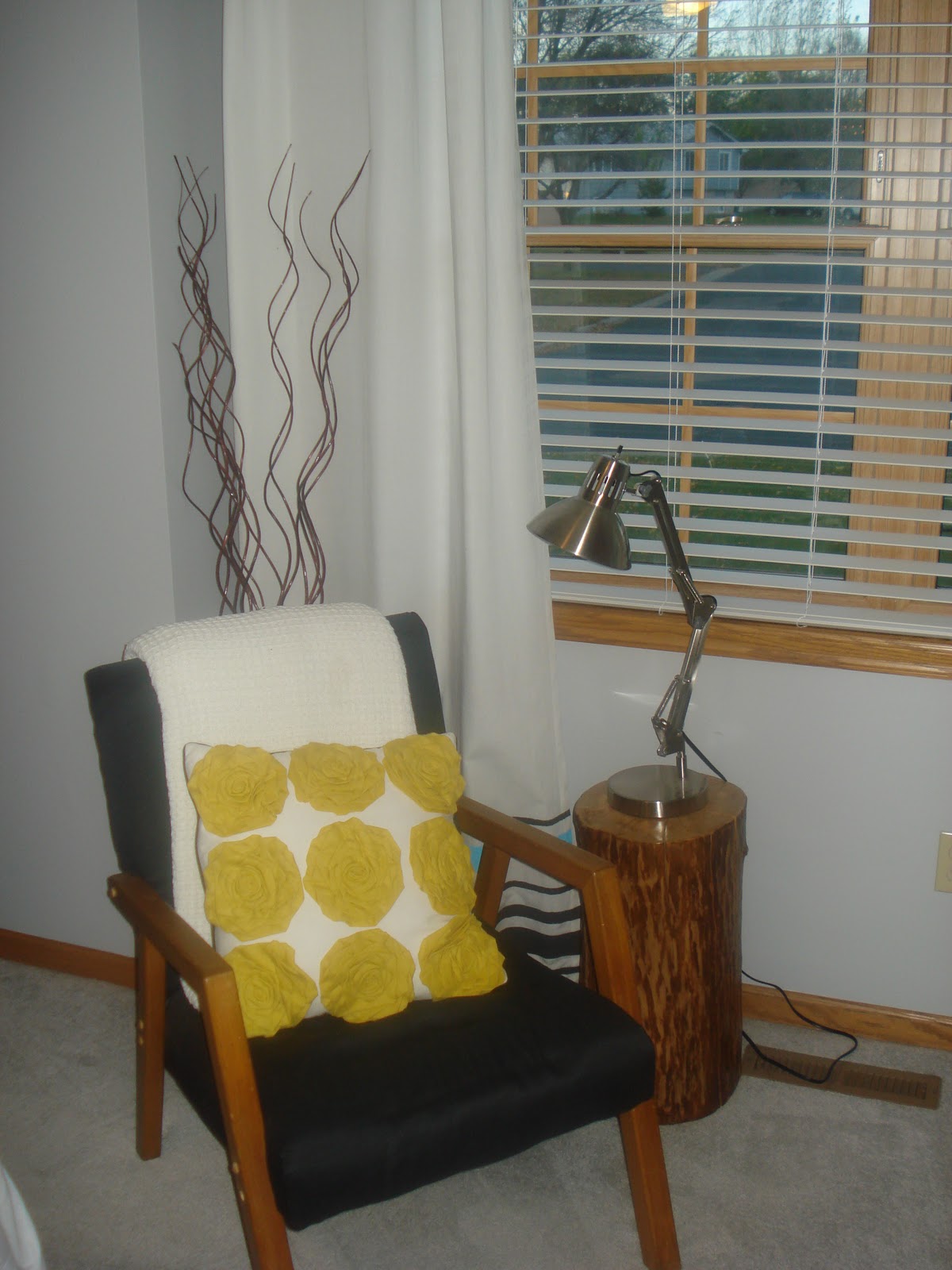 DandB Tree Stump Table